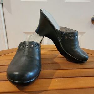 Tommy Hilfiger Black Studded‎ Leather Mules Clogs Women's 10M Slip On Heels